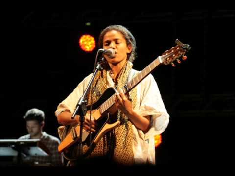 Nneka  - Walking "Live"
