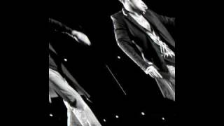 Robbie Williams dancing - Feel live @ Budapest