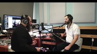 הרב מאור קריו ושי גז   סיפורים ומשלים י"ב כסלו תשפ"ב (הרב מאור קריו) - התמונה מוצגת ישירות מתוך אתר האינטרנט יוטיוב. זכויות היוצרים בתמונה שייכות ליוצרה. קישור קרדיט למקור התוכן נמצא בתוך דף הסרטון