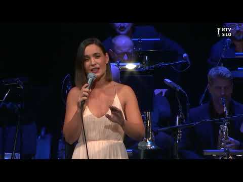 Nina Strnad – Samo nasmeh je bolj grenak | Ars in Drama