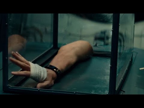 علماء بيجربوا جهاز خطير فبتنفصل ايد عالم منهم وبتحاول تكتب رسالة | ملخص فيلم