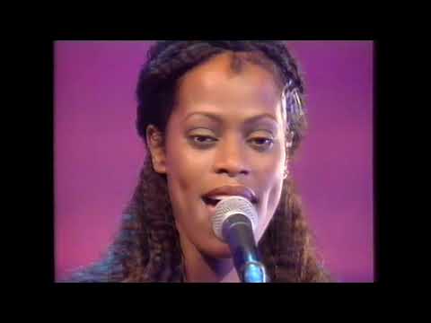 Videoclip de You Gotta Be (Recorded Live In London) — Des'ree