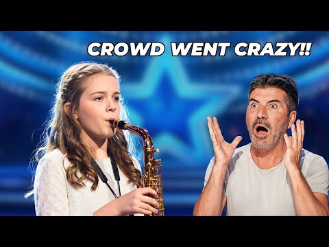 Everyone Was STUNNED: Homeless 16 Year Old Girl Plays Saxophone and Shocks The Crowd