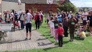 Wideo1: Rozgrzewka przed Biegiem po Z�ot� Cebul� w Piotrowicach