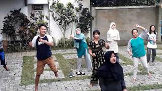 Download lagu Halal bihalal kelbes H.Saumin-Hj.Sa'dah mp3