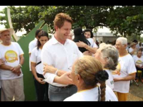 Homenagemdos dos idosos a Lizangela Rover.avi