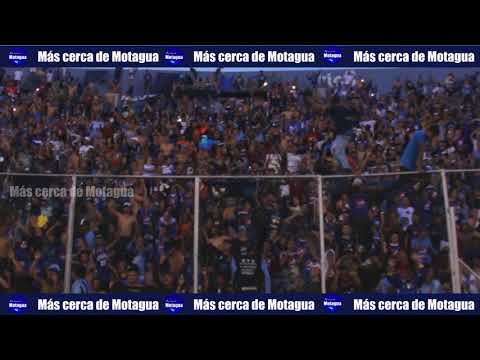 "Volveremos Volveremos - Los Revolucionarios Motagua" Barra: Revolucionarios 1928 &bull; Club: Motagua