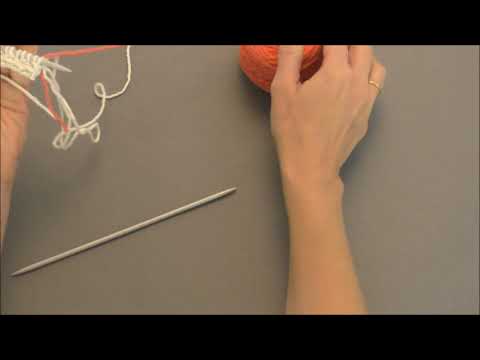 Stricken zweifarbiges Muster mit Punkten