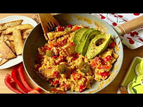 Mexican Scrambled Eggs with Crunchy Tortillas | Easy breakfast recipe (Migas Style)