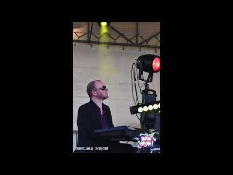 Ariana Grande - Into you - 80S remix