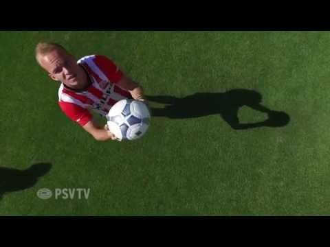 Hendrix dolt met bal en camera