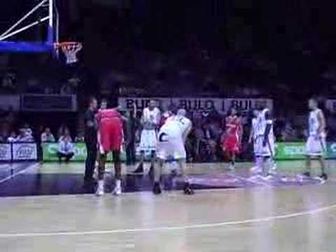 32 17-10-07 BCO-Charleroi - Vrijworpen voor Titus Ivory.mpg