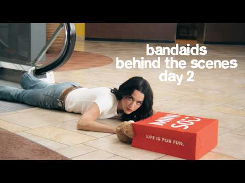 Katy Perry - bandaids Behind The Scenes (Day 2)