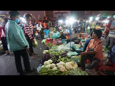 Early Morning Vegetable Street Market @Chhbar Ampov Bridge - Early Morning Daily LifeStyle of Vendor