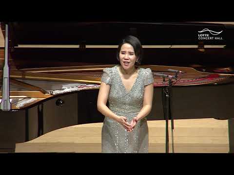 Hye Jung Lee sings "Ich wollt' ein Sträusslein binden" by Richard Strauss