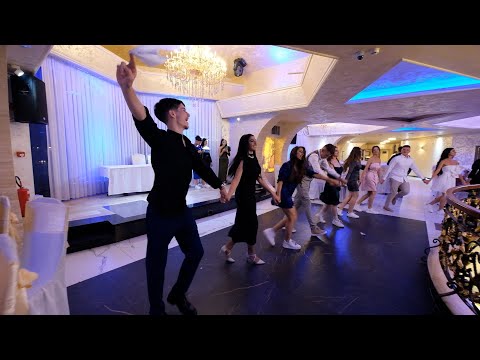 Veseli maturanti uzicko kolo zaigrali pa u hotelskoj sali "zemljotres" napravili