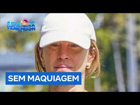 Gisele Bündchen appears without makeup and proves she's 'just like us'.