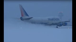 HD History | What a sound! | B747-4 - TSO make a snow blizzard at LOWS-Salzburg Airport | 01.2011