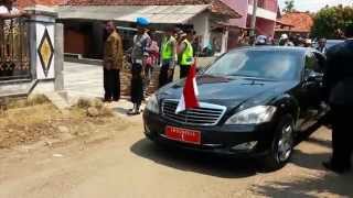 preview picture of video 'Rekaman Video Amatir pada Kunjungan Presiden Jokowi di Kabupaten Indramayu'
