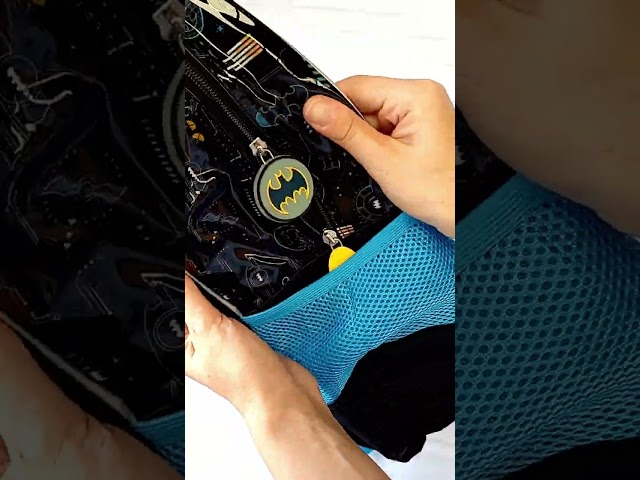 Vídeo relacionado con Batman Romford Arch Mochila, Black, 30 x 25 x 12cm / 6 Litres