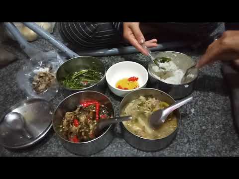 Lunch At Market - Eating Spicy Salty Crabs, Fried Morning Glories,And Vietnamese Sweet And Sour Soup