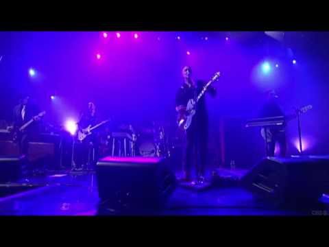 QOTSA - Smooth Sailing (Live On Letterman)