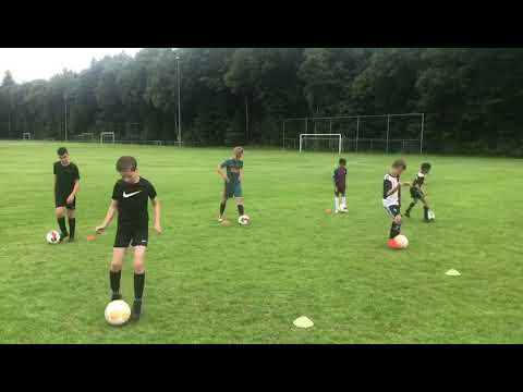Eerbeekse Boys - Techniektraining - Oefening 7. Tussentikken achter het standbeen