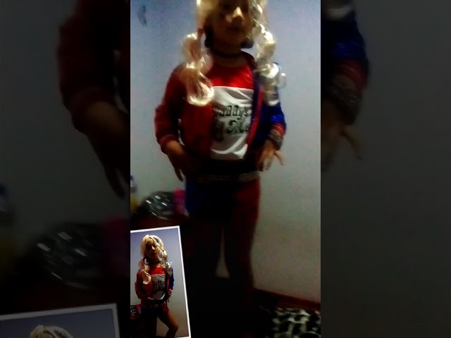 Vídeo relacionado con Shengruili Quinn Disfraz de mujer Quinn, disfraz de cosplay para adultos, niñas, villano, kit incluye chaqueta, camiseta, pantalones cortos, guantes y bordado de globo, disfraz de Quinn para Halloween