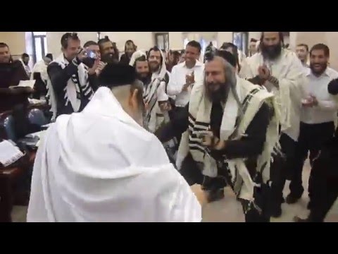 Rav Shalom Arush Dancing With His Talmidim 5776/2016