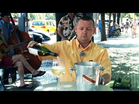 Lahev Sauvignonu za 22 sec. - Degustátor v ulicích #7