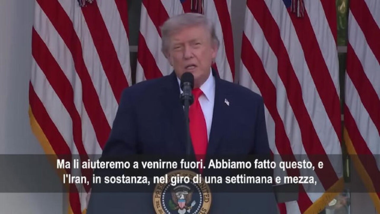 Trump: Iran vuole accordo a tutti i costi e presto lo faremo, prezzi del petrolio crollano