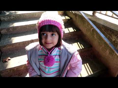 Mergem cu papusa baby Born la terenul de joaca