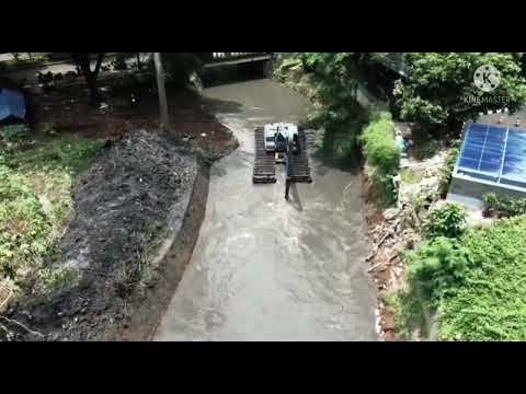 pemeliharaan kali krukut di Jl. widya chandra , Jakarta selatan.