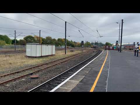 Europhoenix Class 37611 + LNER Class 43208 pass Darlington on the Neville Hill to Craigentinny TMD