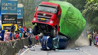 Download lagu MENIT-MENIT MENGERIKAN !!! BIKIN SOPIR PUCAT, Truk Muatan Bahan Berbahaya Tersiksa Di Sitinjau Lauik mp3