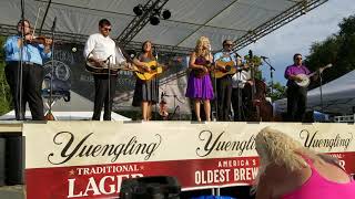 Rhonda Vincent and the Rage  / Mama Tried