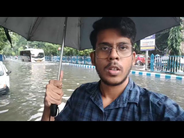 সারা রাত অতি ভারী বৃষ্টিতে জলমগ্ন শহর কলকাতা