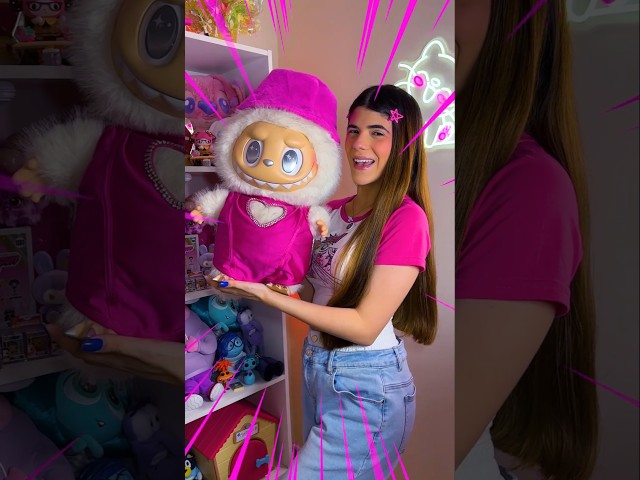 Vídeo relacionado con JAWUZ 17 cm Ropa para Labubu Incluye un Vestido y un Lazo para el Cabello Rosa (sin muñeca)