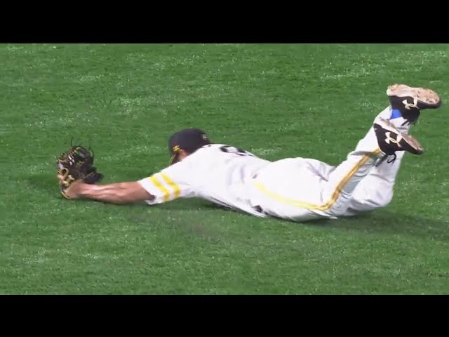 【1回表】ホークス・柳田 今季初先発の山田を助ける超ファインプレー!! 2017/6/11 H-T