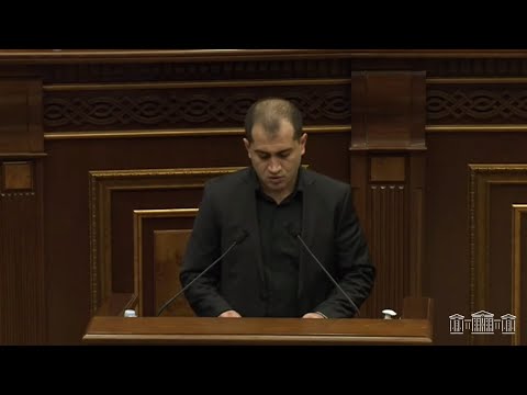 ՔՊ-ական նորընտիր պատգամավորը հազիվ է կարդում երդման տեքստը