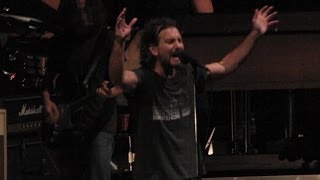 Pearl Jam: Low Light (cut) [HD] 2010-05-15 - Hartford, CT