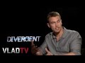 Interview de Theo James par VLAD TV