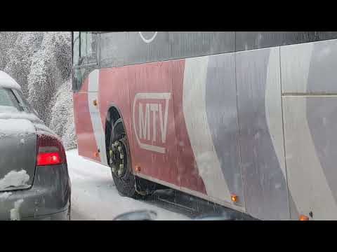 Schneechaos in Hessen!🌨️❄️❄️ Bus steckt fest, und kommt nicht voran!