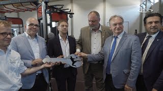 Premjerministrs Reiners Haselofs un citi ievērojami viesi atzīmē handbola treniņu centra atklāšanu Naumburgā – atskats uz notikumu.