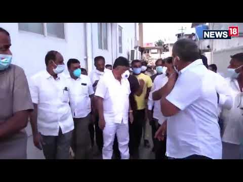 Karnataka: State Chief DK Shivakumar Slaps Congress Worker For Putting Hand On His Shoulder |#Shorts