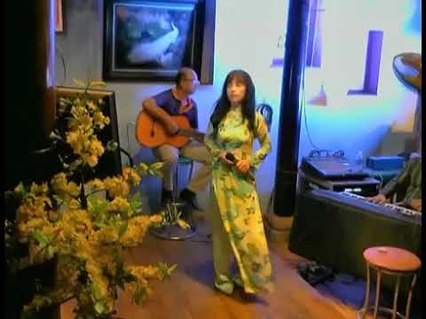 Thể hiện bởi Hoài Mỹ