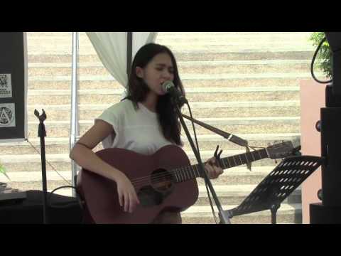 Clara Benin - Smile (live at UP Town Center)