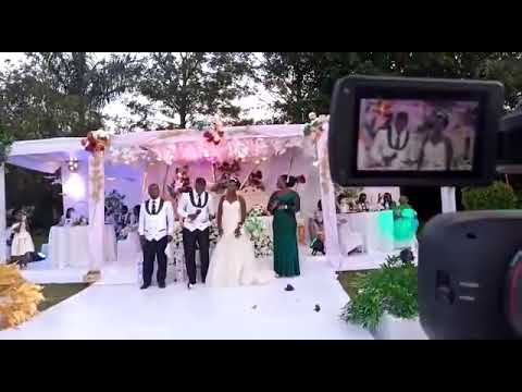 Watch the Mugole singing Best Emily's song perfectly at His wedding