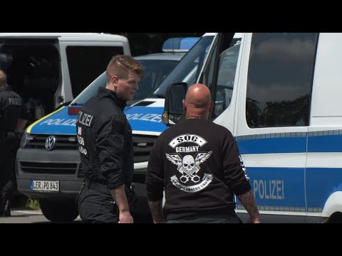 ÜBER 1000 ROCKER VOM "MC GREMIUM" TREFFEN SICH FÜR 'WORLD RUN' IN OSTFRIESLAND