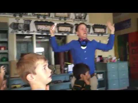 Everybody Freeze (Halloween activity for early elementary)